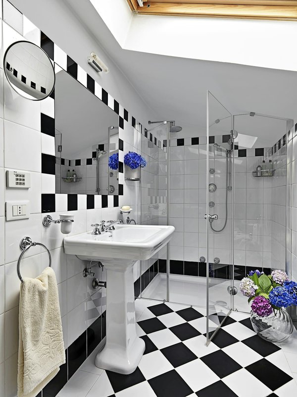 Colonne de douche dorée :  voyez son design, son fonctionnalité et sa popularité croissante