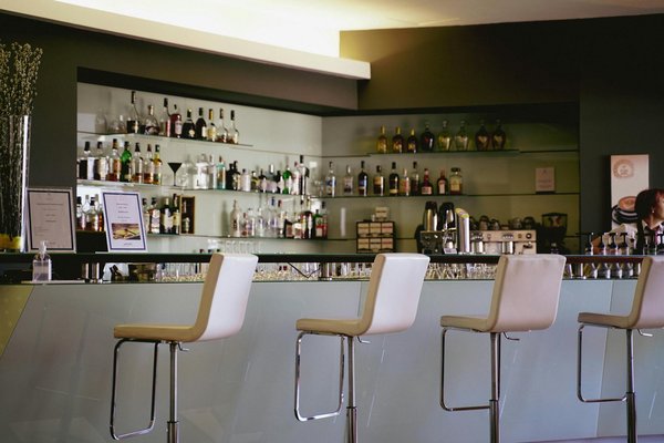 Comment choisir le tabouret de bar parfait pour votre espace ?